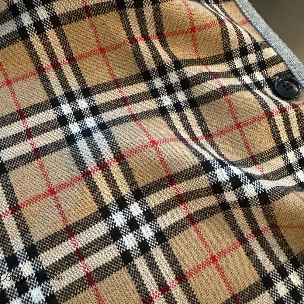 Burberry Gray Poncho with Plaid Accent - Picture 9 of 13